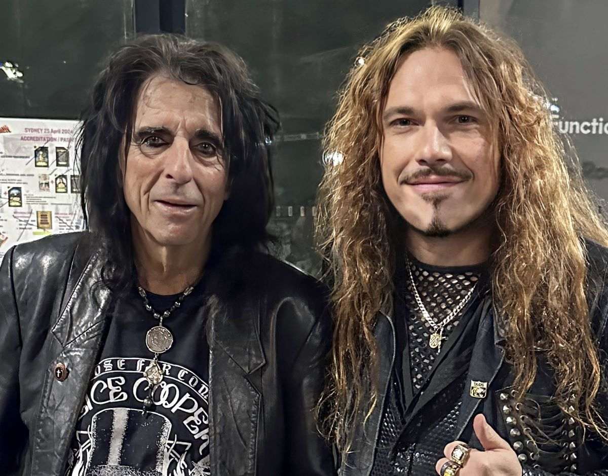 STEVE RAVIĆ: Hrvatska ima priče koje svijet treba čuti, umjesto da ih priča, još uvijek se daje prostor jugoslavenskoj nostalgiji Legendarni pjevač Alice Cooper i Steve Ravić / Foto: Fenix (Privatni arhiv Steve Ravić)