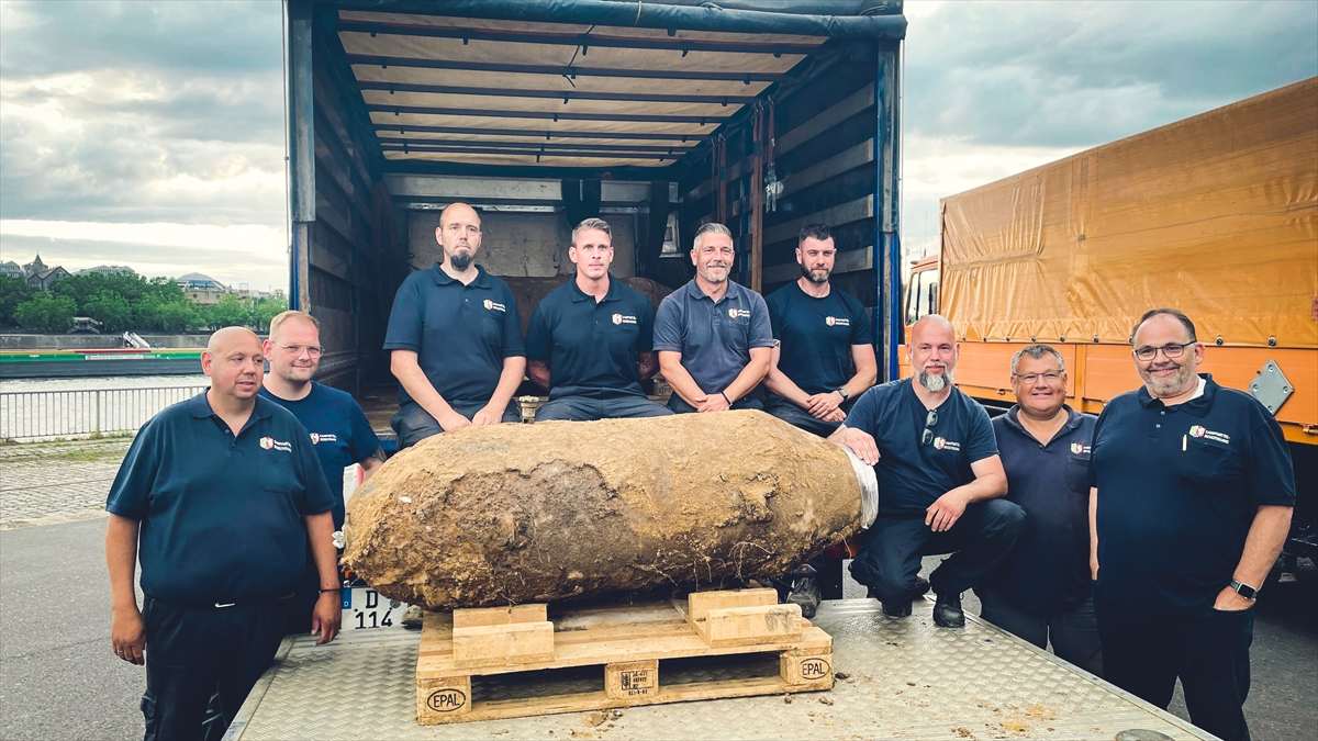 OPASNOST POD ZEMLJOM U NJEMAČKOM GRADU: Deaktivirane tri bombe iz Drugog svjetskog rata, 20.000 ljudi evakuirano, škole, bolnice i hoteli ispražnjeni OPASNOST POD ZEMLJOM U NJEMAČKOM GRADU: Deaktivirane tri bombe iz Drugog svjetskog rata, 20.000 ljudi evakuirano, škole, bolnice i hoteli ispražnjeni