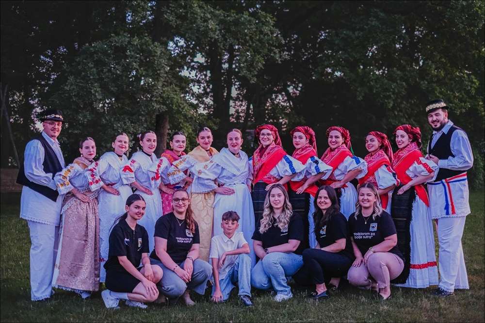 “FOLKLOROM ZA BOLJE SUTRA”: KUD "Tkanica" iz austrijskog Linza svečano proslavio svoj 5. rođendan KUD Tkanica