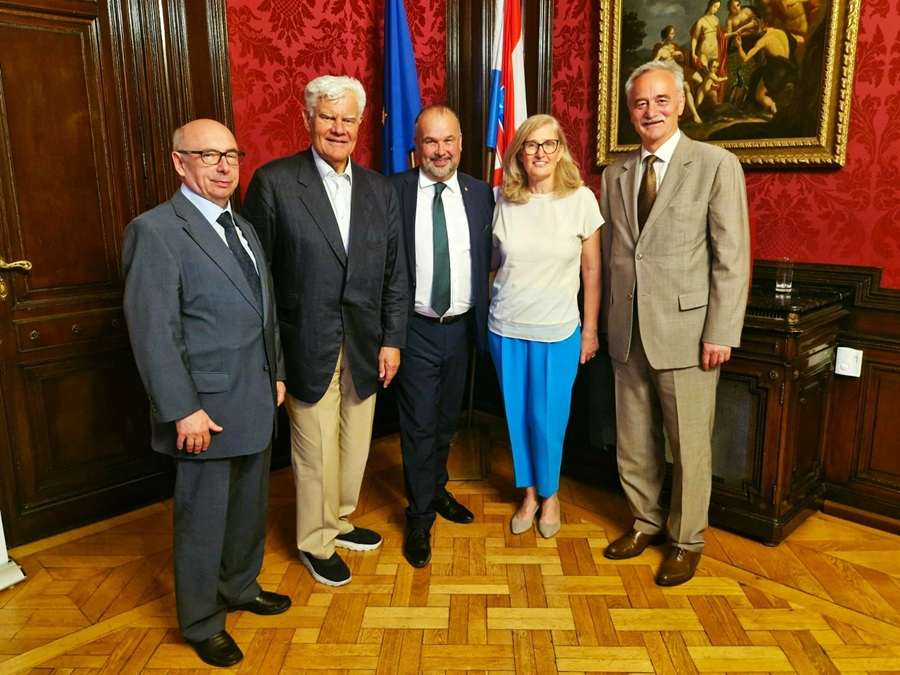 Domaćini sa gostom Brogyanyijem