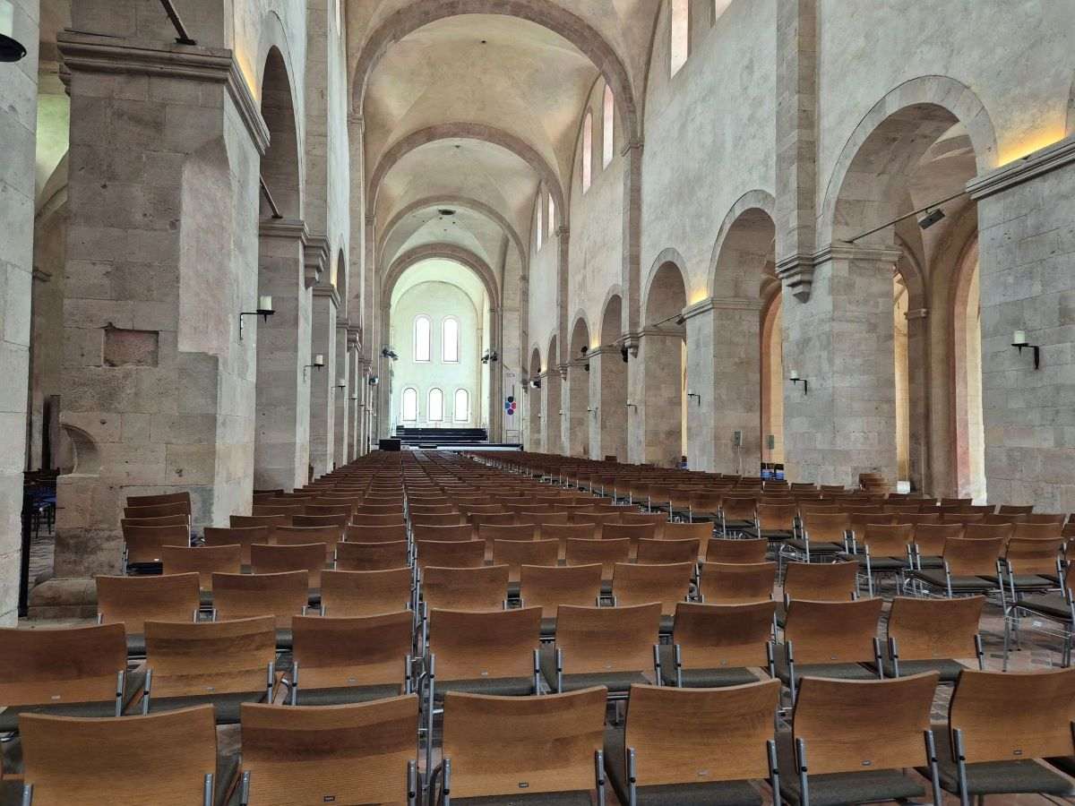OVDJE SE PROŠLOST NE PAMTI, ONA SE OSJEĆA: U 900 godina starom klosteru Eberbach Sean Connery snimao je film „Ime ruže“ Rano-gotička crkva s impresivnim stubovima i svodom / Foto: Fenix (Lucia Dokoza)