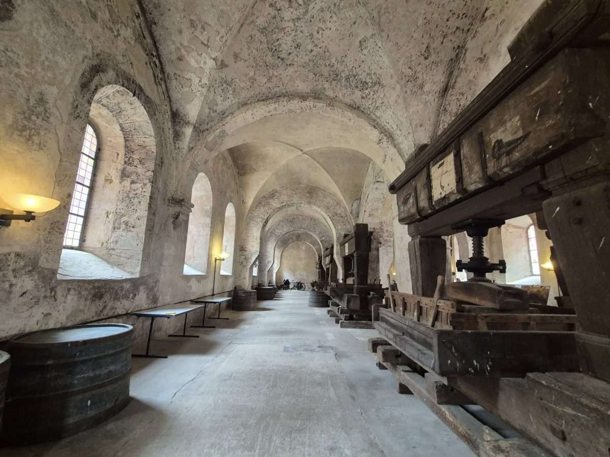 OVDJE SE PROŠLOST NE PAMTI, ONA SE OSJEĆA: U 900 godina starom klosteru Eberbach Sean Connery snimao je film „Ime ruže“ Drvene vinske preše / Foto: Fenix (LD)