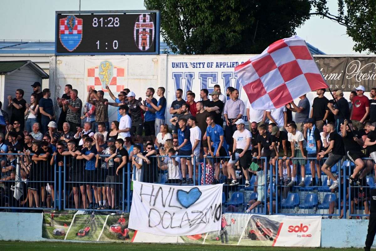 VUKOVAR 1991 IZBORIO HNL: Pobjedom od 1:0 protiv Opatije u Borovom naselju osvojili naslov Prve NL Navijači Vukovara 1991 / Foto: Hina