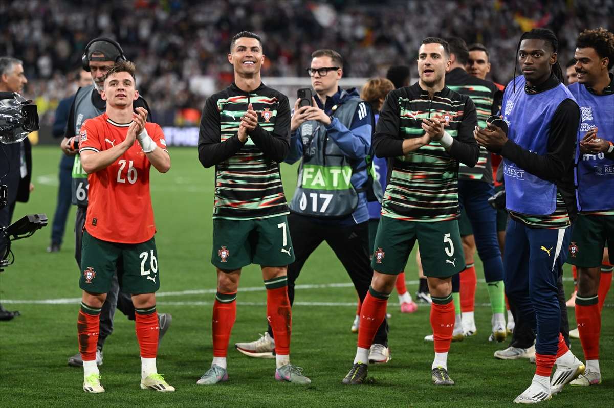 Ronaldo sa suigračima slavi pobjedu (ILUSTRACIJA) / Foto: Anadolu