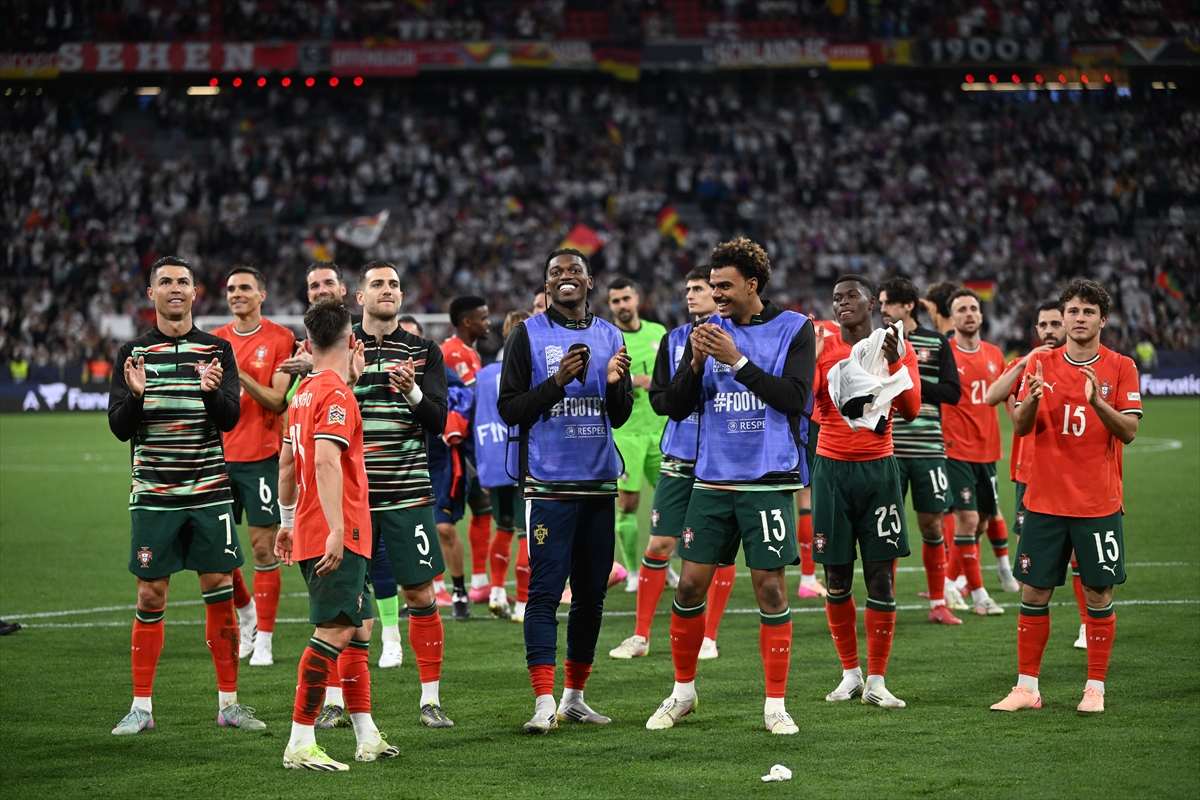 Ronaldo sa suigračima slavi pobjedu (ILUSTRACIJA) / Foto: Anadolu