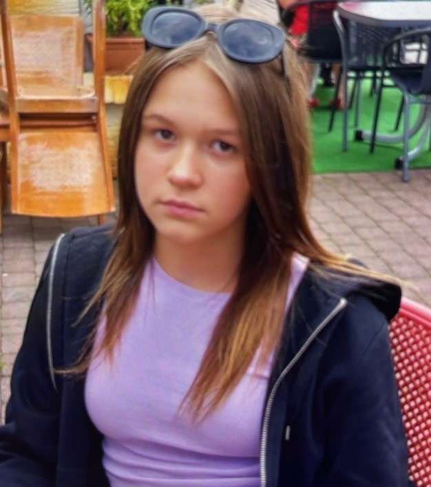 VEĆ 6 DANA NEMA IM TRAGA: U Njemačkoj su nestale tri sestre - Kristina (14), Karolina (15) i Diana (16) VEĆ 6 DANA NEMA IM TRAGA: U Njemačkoj su nestale tri sestre - Kristina (14), Karolina (15) i Diana (16)