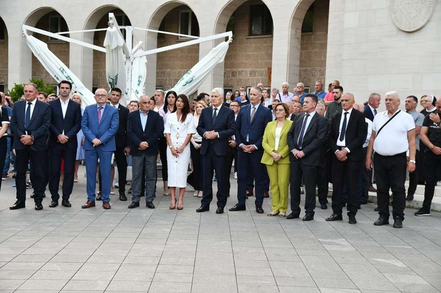 LIPANJSKE ZORE: Žrtva, krv i suze zaslužuju trajni zapis i zahvalu Obilježena 33. obljetnica VRO 'Lipanjske zore' / Foto: HNS BiH