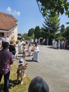 VJERA I TRADICIJA: Vjernici Čakovca proslavili Tijelovo svečanom misom i procesijom