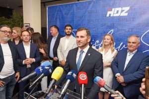 PREOKRET U SPLITU, VUKOVARU I PULI: Drugoplasirani iz prvog kruga Tomislav Šuta (HDZ), Marijan Pavliček (Hrvatski suverenisti) i SDP-ov Peđa Grbin postali novim gradonačelnicima Tomislav Šuta / Foto: Hina