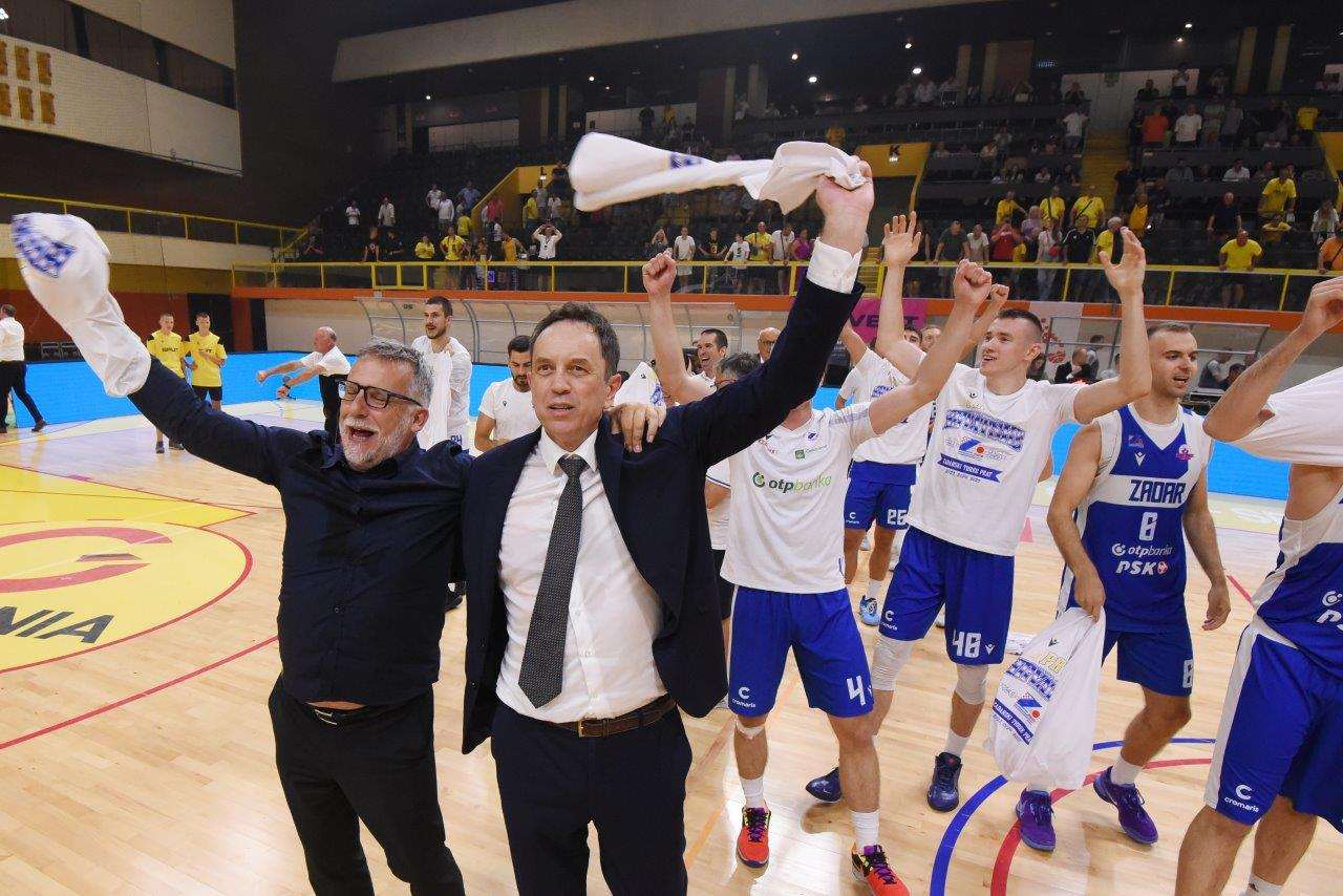 ZADRANI OSVOJILI 3. UZASTOPNI NASLOV: Pobjedom protiv Splita osvojen sveukupno 6. naslov prvaka Hrvatske Košarkaši Zadra osvojili su svoj šesti naslov prvaka Hrvatske / Foto: Hina