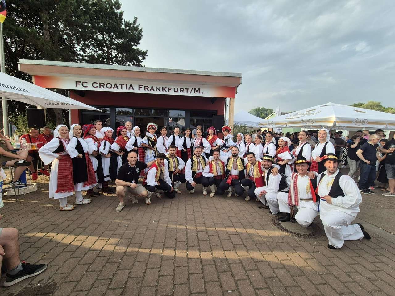 (FOTO i VIDEO) CROATIA CUP 2025. U FRANKFURTU: Pobjednici turnira SV Croatia Griesheim, drugo mjesto pripalo SC Croatiji Mühlheim Folkloraši u Frankfurtu / Foto: Fenix (MD)