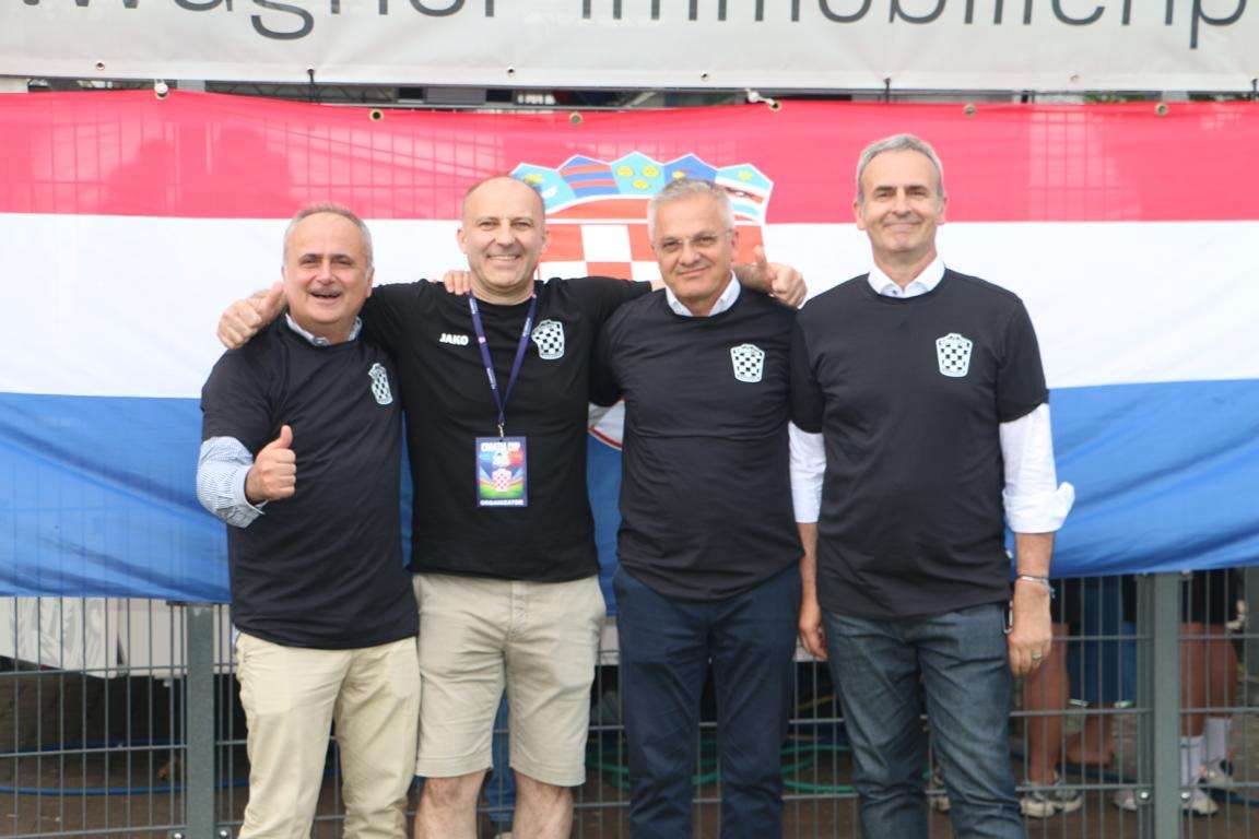 (FOTO i VIDEO) CROATIA CUP 2025. U FRANKFURTU: Pobjednici turnira SV Croatia Griesheim, drugo mjesto pripalo SC Croatiji Mühlheim Gordan Bakota, Jakov Budimir, Zvonko Milas i Krunoslav Katičić / Foto: Fenix (MD)