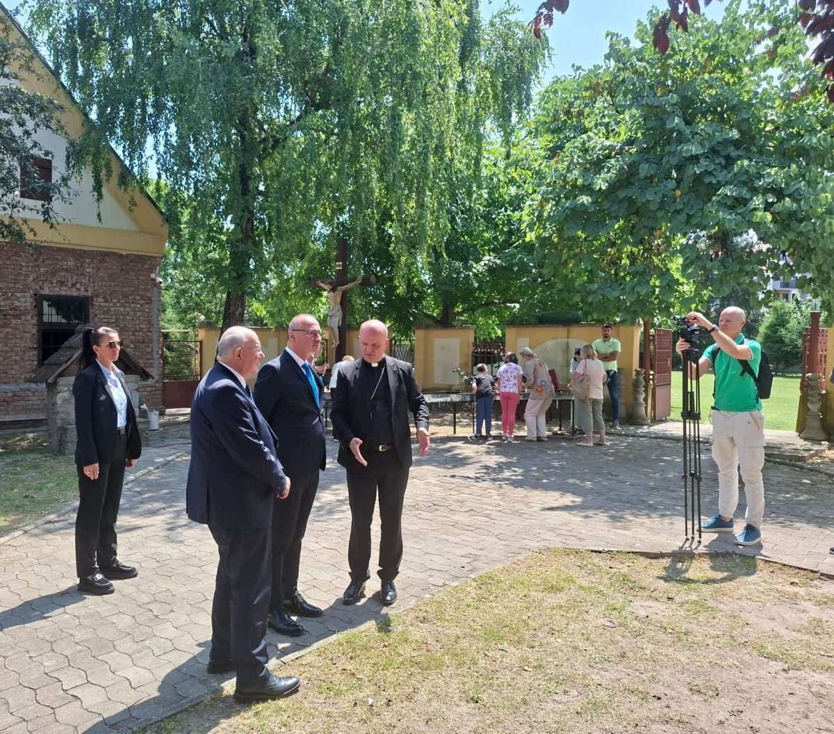 Mate Granić, Gordan Grlić Radman i mons. Fabijan Svalina / Foto: Fenix (MVEP)