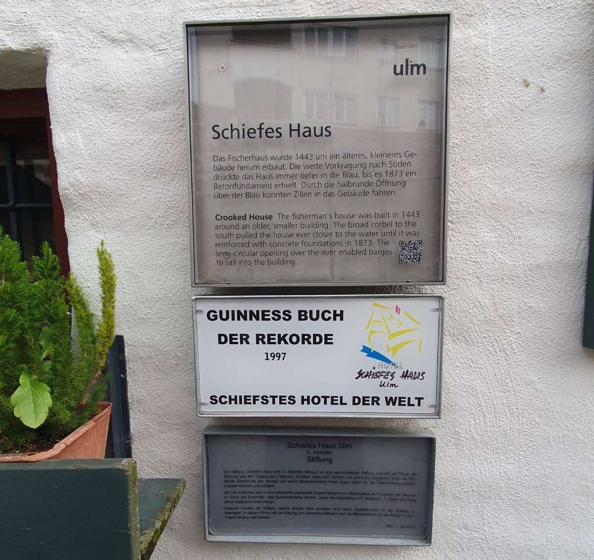 „SCHIEFES HAUS“: Udovica, ključ i kuća zbog koje svi žele u grad u kojem Dunav razdvaja Bavarsku i Baden-Württemberg „SCHIEFES HAUS“: Udovica, ključ i kuća zbog koje svi žele u grad u kojem Dunav razdvaja Bavarsku i Baden-Württemberg