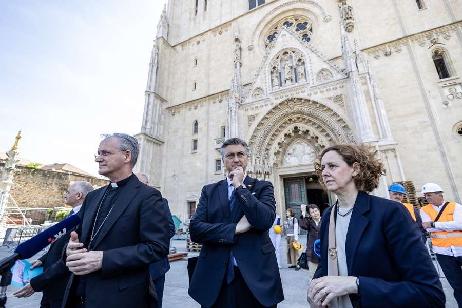 Dražen Kutleša, Andrej Plenković i Nina Obuljen Koržinek. / Foto Hina