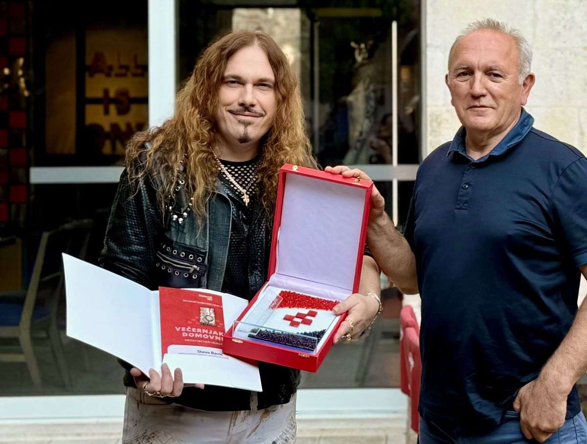 STEVE RAVIĆ: Hrvatska ima priče koje svijet treba čuti, umjesto da ih priča, još uvijek se daje prostor jugoslavenskoj nostalgiji teve Ravić i Stipe Puđa prilikom uručenja nagrade Večernjakova domovnica u Dubrovniku/ Foto: Fenix (SIM)
