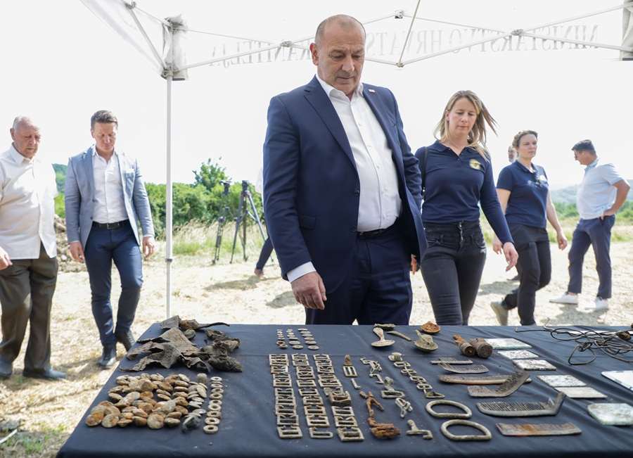U HRVATSKOJ PRONAĐENE DVIJE MASOVNE GROBNICE: Ekshumirani ostaci 49 osoba Tomo Medved