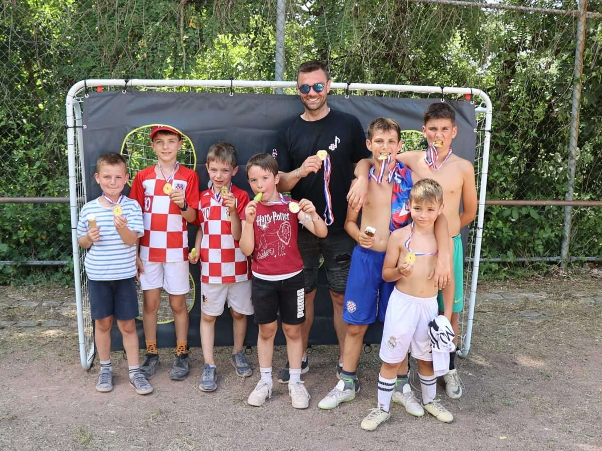 VESELI ZAVRŠETAK VJERONAUČNE GODINE U WANGENU: Dječji dan okupio preko 200 sudionika U Wangenu svečano obilježen završetak vjeronaučne godine / Foto: Fenix (Željko Cindrić)