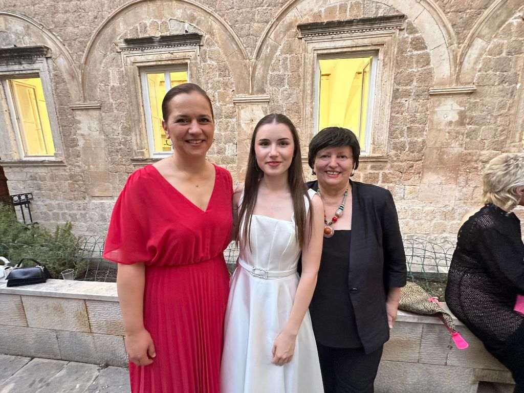 (VIDEO) ŽELJKA JERKOVIĆ ODUŠEVILA DUBROVNIK: Maturalni koncert za svjetlo željenog života i poziva (VIDEO) ŽELJKA JERKOVIĆ ODUŠEVILA DUBROVNIK: Maturalni koncert za svjetlo željenog života i poziva