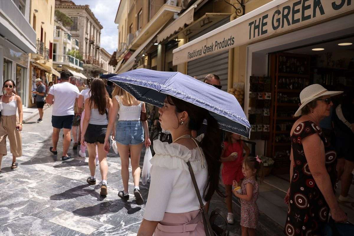 UPRKOS REKORDNIM PRIHODIMA: Grčka se suočava s izazovima prekomjernog turizma UPRKOS REKORDNIM PRIHODIMA: Grčka se suočava s izazovima prekomjernog turizma