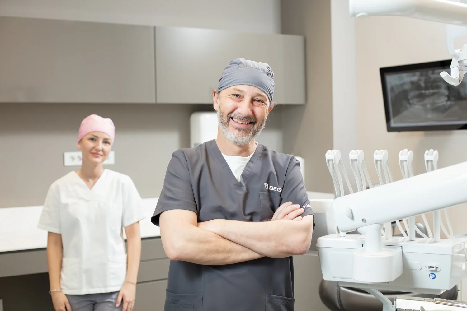 ZAŠTO PACIJENTI PREFERIRAJU OBITELJSKE ORDINACIJE?: Razgovor s dr. Mladenom Frntićem, zagrebačkim stomatologom Dr. Mladen Frntić, vlasnik ordinacije Studio Dental Frntić