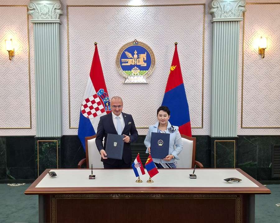 GRLIĆ RADMAN U MONGOLIJI: Odnosi između dviju država dobivaju na zamahu i postižu izvanredan napredak Gordan Grlić Radman u posjetu Mongoliji / Foto: Hina/MVEP