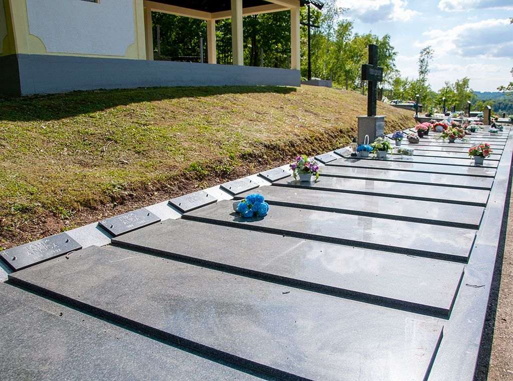 33. OBLJETNICA NAJVEĆEG ZLOČINA NAD HRVATIMA U BiH: U Briševu zvjerski ubijeno 67 Hrvata, najmlađa žtrtva imala 14 godina 33. OBLJETNICA NAJVEĆEG ZLOČINA NAD HRVATIMA U BiH: U Briševu zvjerski ubijeno 67 Hrvata, najmlađa žtrtva imala 14 godina