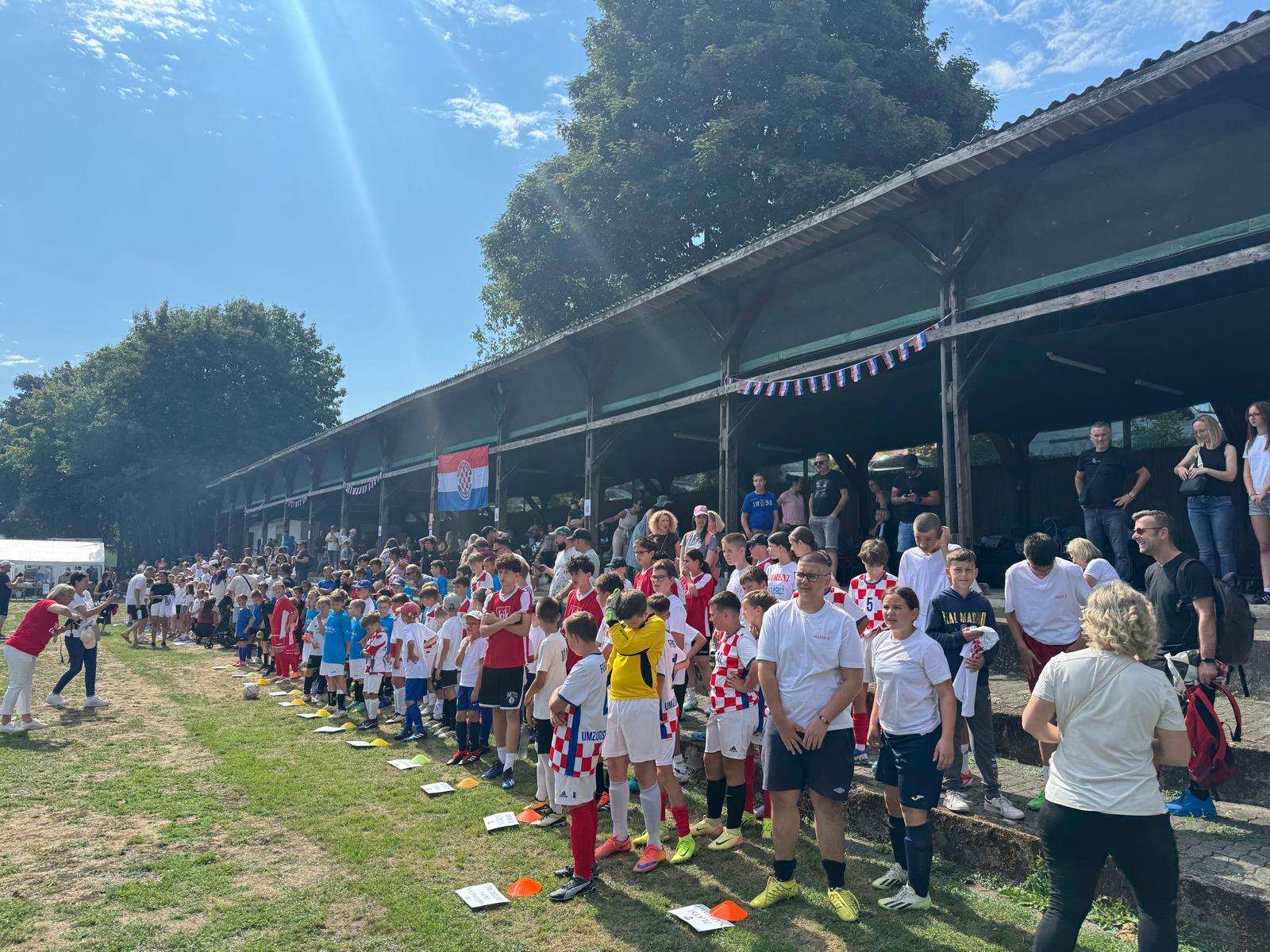 HRVATSKI DAN U MANNHEIMU: Velik broj djece i roditelja odazvao se sportskim susretima za učenike hrvatske nastave iz cijelog Baden-Württemberga Hrvatski dan u Mannheimu / Foto: Fenix (Blago Džajkić)