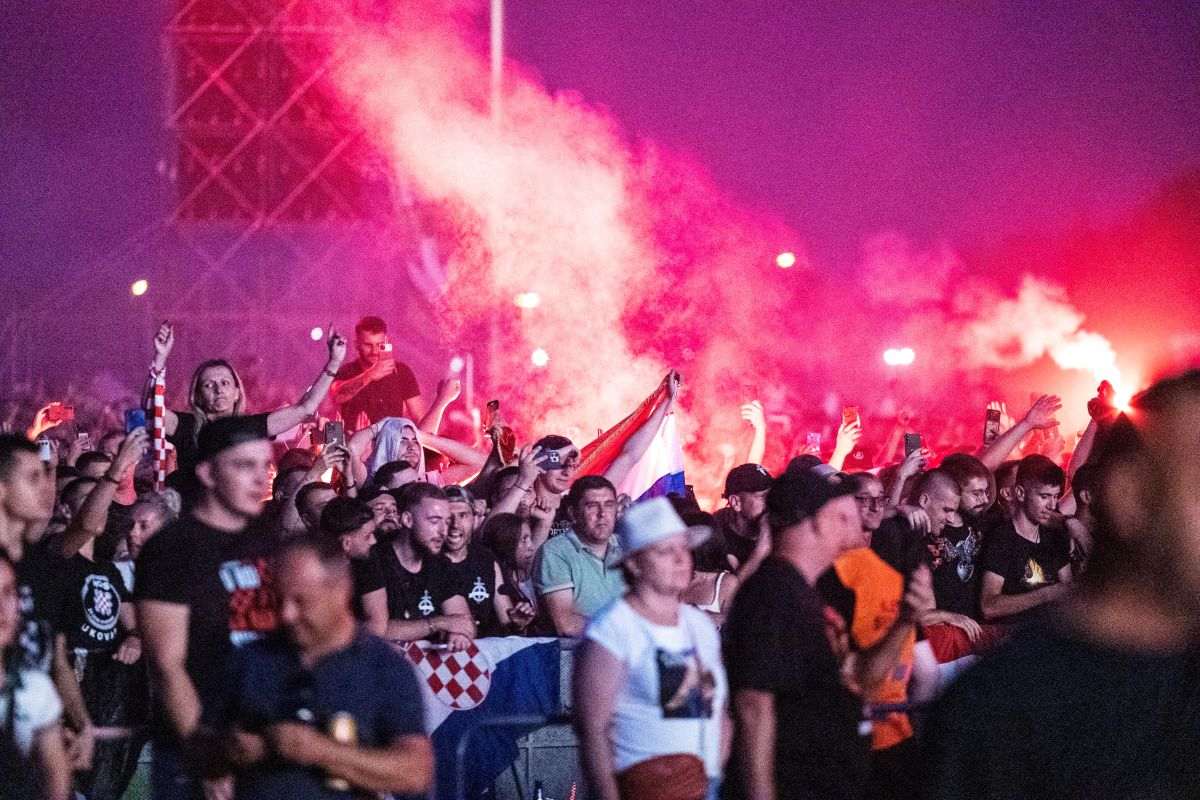VELIČANSTVEN KONCERT NA HIPODROMU: Thompson otpjevao 30 pjesama pred više od 500 tisuća ljudi VELIČANSTVEN KONCERT NA HIPODROMU: Thompson otpjevao 30 pjesama pred više od 500 tisuća ljudi