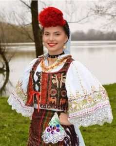 POBJEDNICA "12. TRADICIJSKOG IZBORA": Marina Jurić najljepša Hrvatica u narodnoj nošnji izvan RH POBJEDNICA "12. TRADICIJSKOG IZBORA": Marina Jurić najljepša Hrvatica u narodnoj nošnji izvan RH