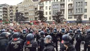 DESECI UHIĆENIH U BERLINU: Njemačka policija razbila veliki propalestinski skup u Kreuzbergu