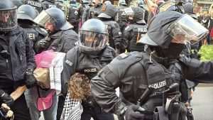DESECI UHIĆENIH U BERLINU: Njemačka policija razbila veliki propalestinski skup u Kreuzbergu