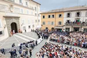 CASTEL GANDOLF: Tisuće vjernika i turista slušale prvi Angelus pape Lava XIV.