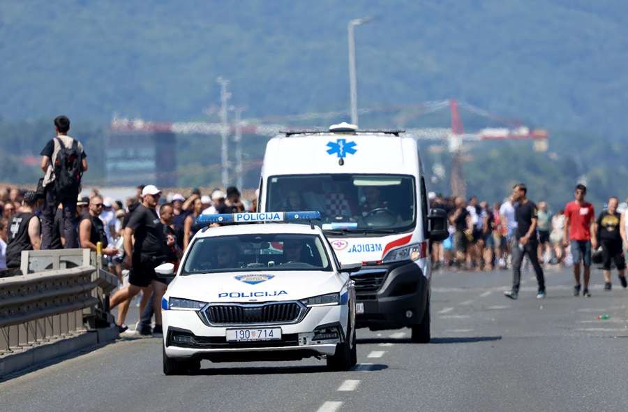 Policija i Hitna pomoć na koncertu / Foto: Hina