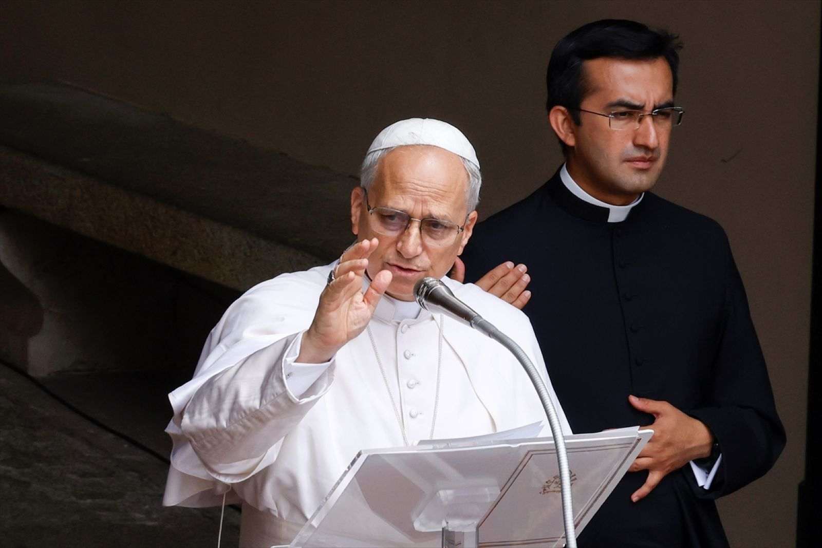 CASTEL GANDOLF: Tisuće vjernika i turista slušale prvi Angelus pape Lava XIV. CASTEL GANDOLF: Tisuće vjernika i turista slušale prvi Angelus pape Lava XIV.