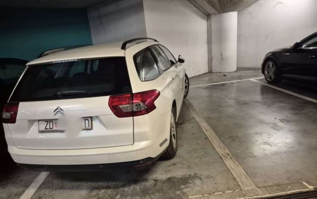 Auto za zadarskoj javnog garaži / Foto: Fenix (MD)