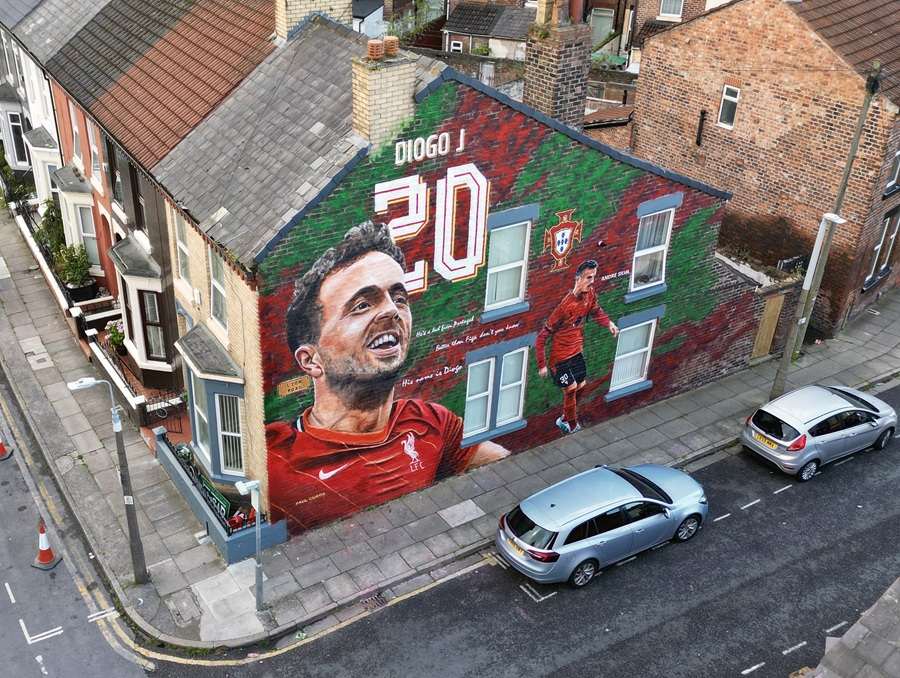 Mural u Liverpoolu u čast Dioga Jote i njegovog brata / Foto: Anadolu