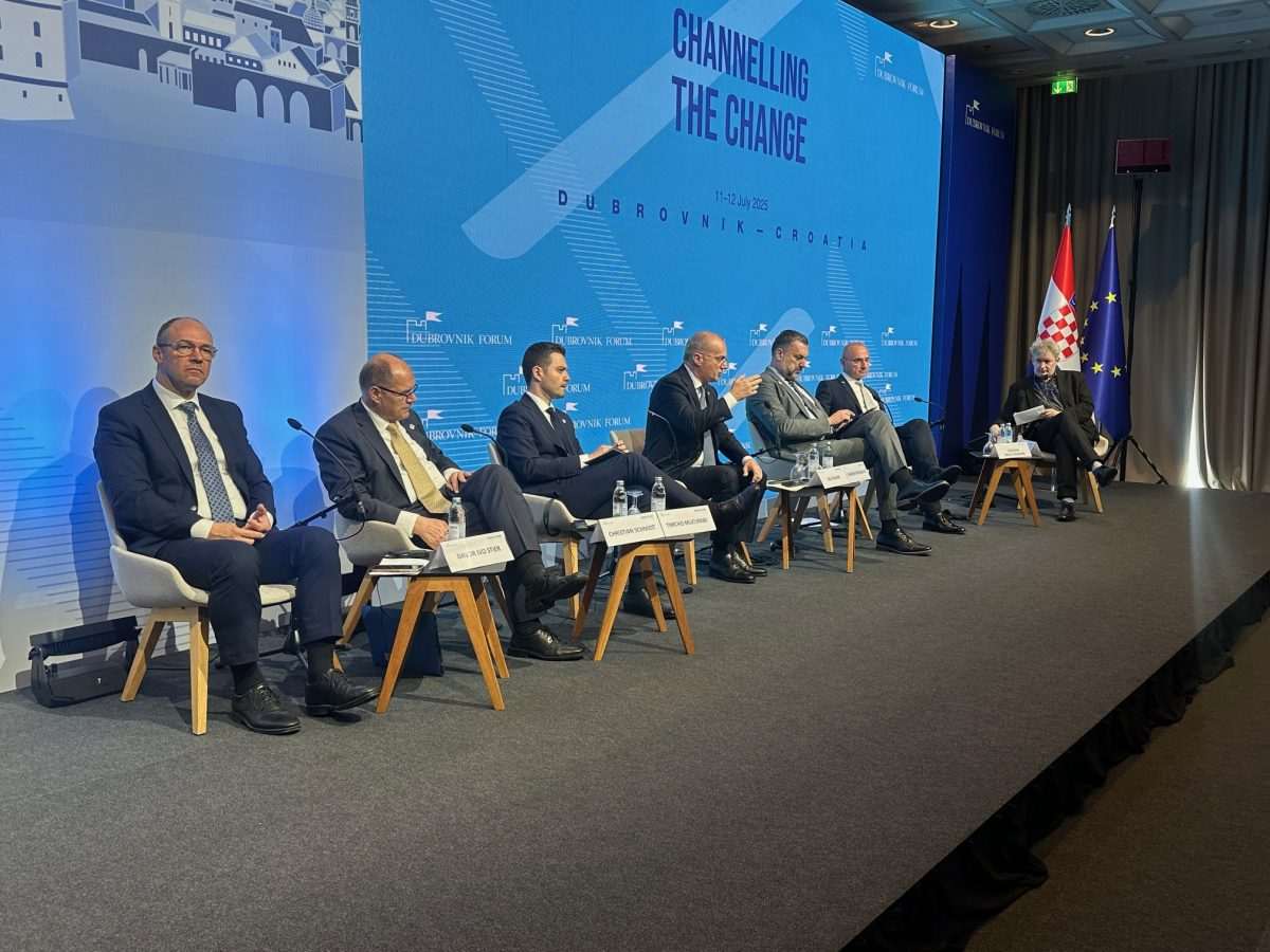 GRLIĆ RADMAN NA DUBROVNIK FORUMU: Hrvati u BiH moraju biti ravnopravni, bez toga ne bi bilo Daytona GRLIĆ RADMAN NA DUBROVNIK FORUMU: Hrvati u BiH moraju biti ravnopravni, bez toga ne bi bilo Daytona