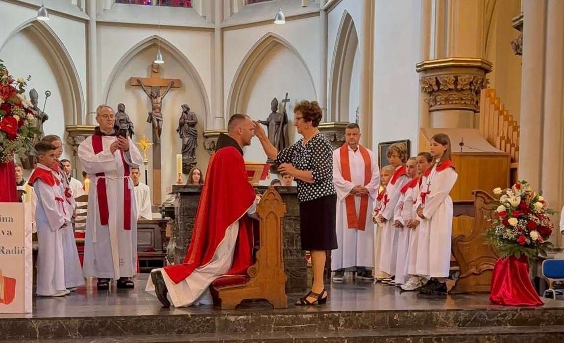 Majka je fra Ivici Radiću udijelila blagoslov / Foto: Fenix (Daniela Blažević)