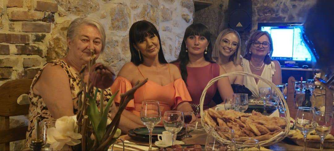 U GRUDAMA JE BILO VESELO: Hercegovke i Hercegovci u Marića Gaju pjevali do zore Hercegovke / Foto: Fenix (DS)