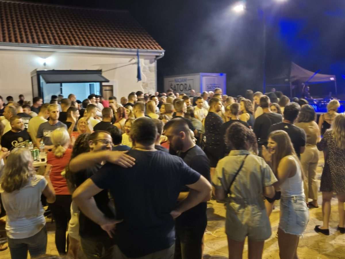 Nakon finala večer su "zapalili" band Ljubavnici