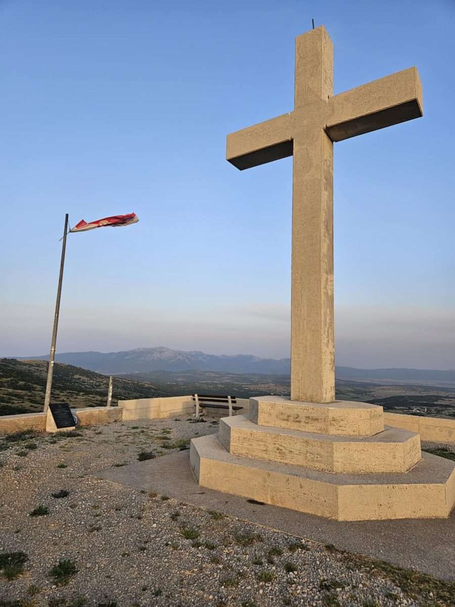 LIVNO: Svijeće i molitva za poginule HOS-ovce iz Međimurja LIVNO: Svijeće i molitva za poginule HOS-ovce iz Međimurja