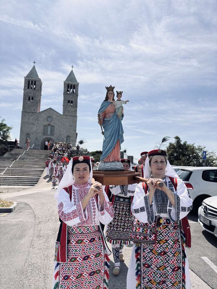 MOLITVA I ZAJEDNIŠTVO: Kijevo proslavilo blagdan Gospe od Karmela i Dan općine Porslava Gospe od Karmela u Kijevu / Foto: Samostan i Svetište Čudotvorne Gospe Sinjske