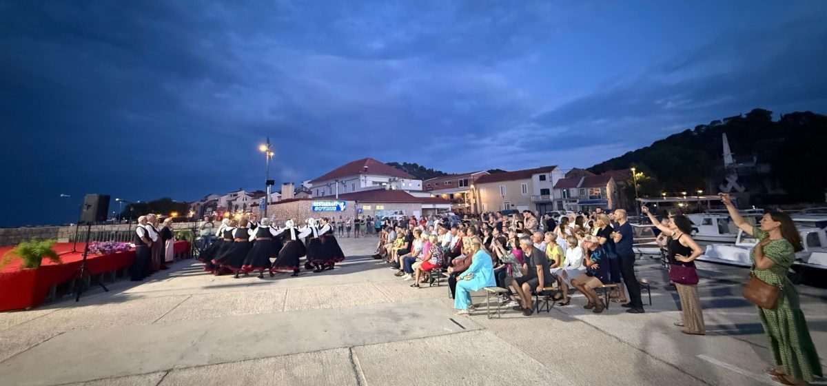 Večer folklora u Tkonu / Foto: Fenix (Ivan Mihovec)