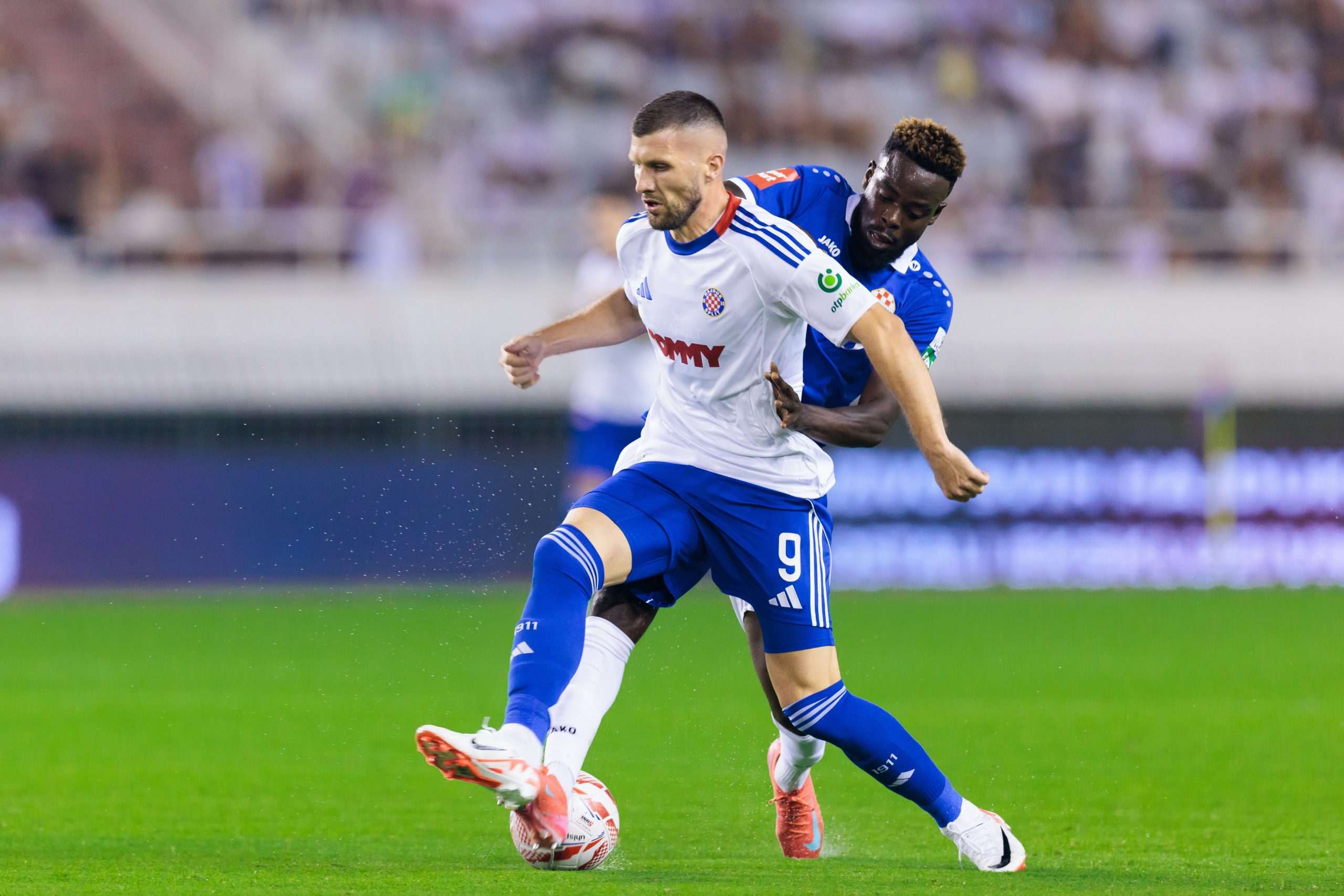 SVE RJEŠENO U FINIŠU: Hajduk s 3:0 razbio Slaven Belupo, Torcida izvjesila poruku upravi kluba SVE RJEŠENO U FINIŠU: Hajduk s 3:0 razbio Slaven Belupo, Torcida izvjesila poruku upravi kluba