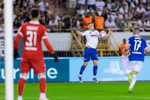 SVE RJEŠENO U FINIŠU: Hajduk s 3:0 razbio Slaven Belupo, Torcida izvjesila poruku upravi kluba
