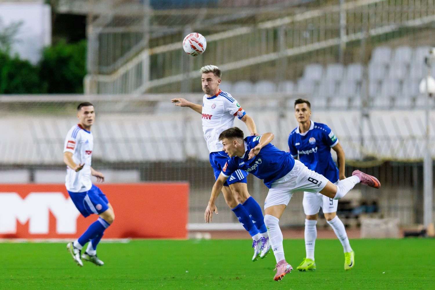 SVE RJEŠENO U FINIŠU: Hajduk s 3:0 razbio Slaven Belupo, Torcida izvjesila poruku upravi kluba SVE RJEŠENO U FINIŠU: Hajduk s 3:0 razbio Slaven Belupo, Torcida izvjesila poruku upravi kluba