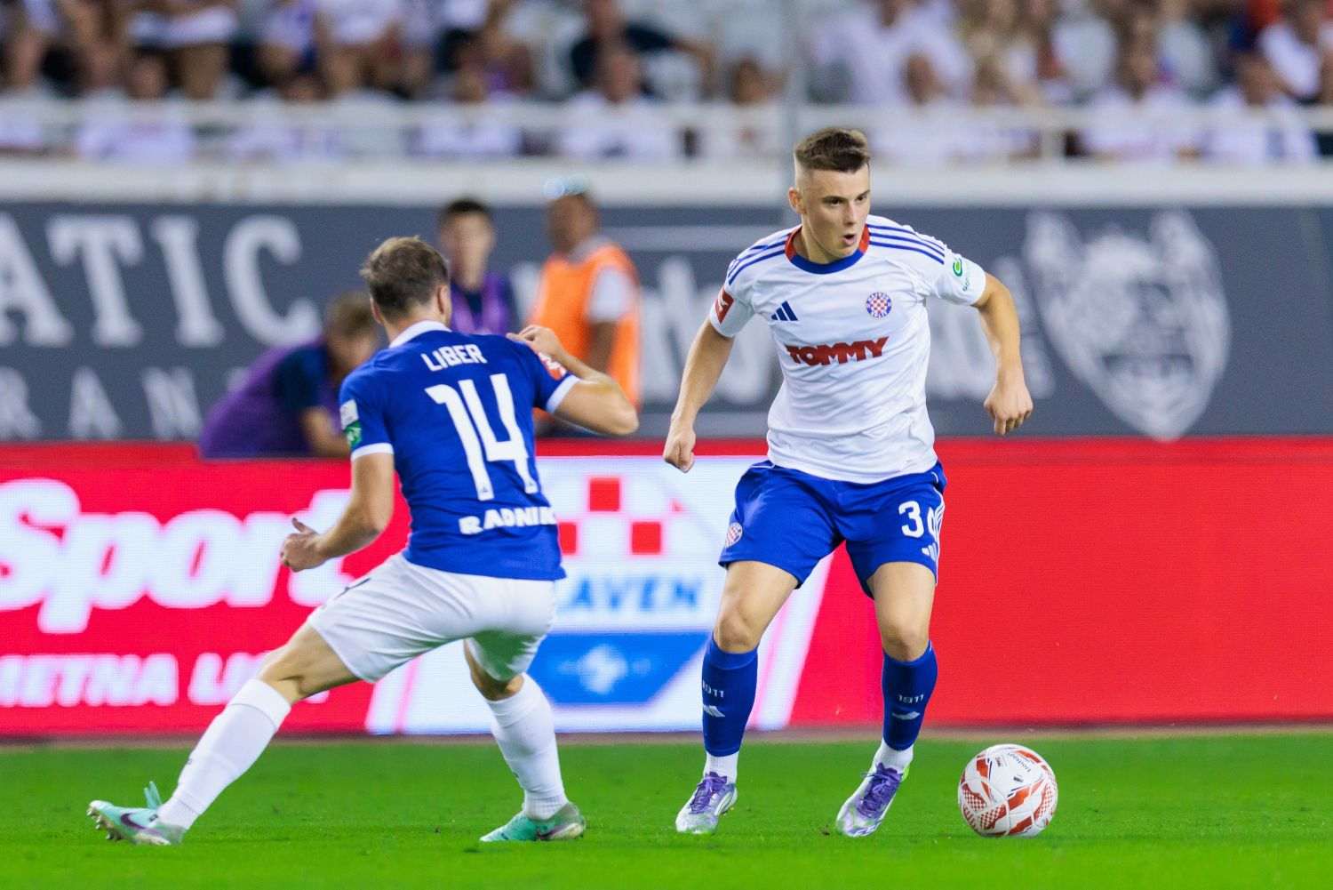 SVE RJEŠENO U FINIŠU: Hajduk s 3:0 razbio Slaven Belupo, Torcida izvjesila poruku upravi kluba SVE RJEŠENO U FINIŠU: Hajduk s 3:0 razbio Slaven Belupo, Torcida izvjesila poruku upravi kluba