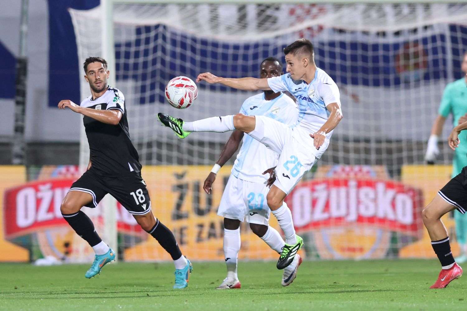 RIJEKA NADVISILA GRČKI PAOK: Luka Menalo glavom zakucao loptu u mrežu za pobjedu hrvatskog prvaka
