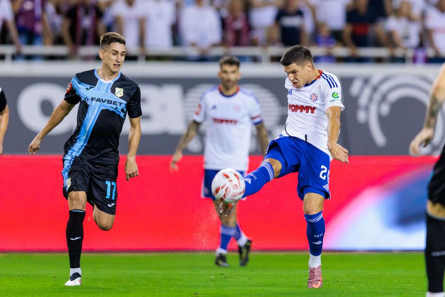 JADRANSKI DERBI BEZ POBJEDNIKA: Rokas Pukštas u sudačkoj nadoknadi donio bod Hajduku protiv Rijeke JADRANSKI DERBI BEZ POBJEDNIKA: Rokas Pukštas u sudačkoj nadoknadi donio bod Hajduku protiv Rijeke